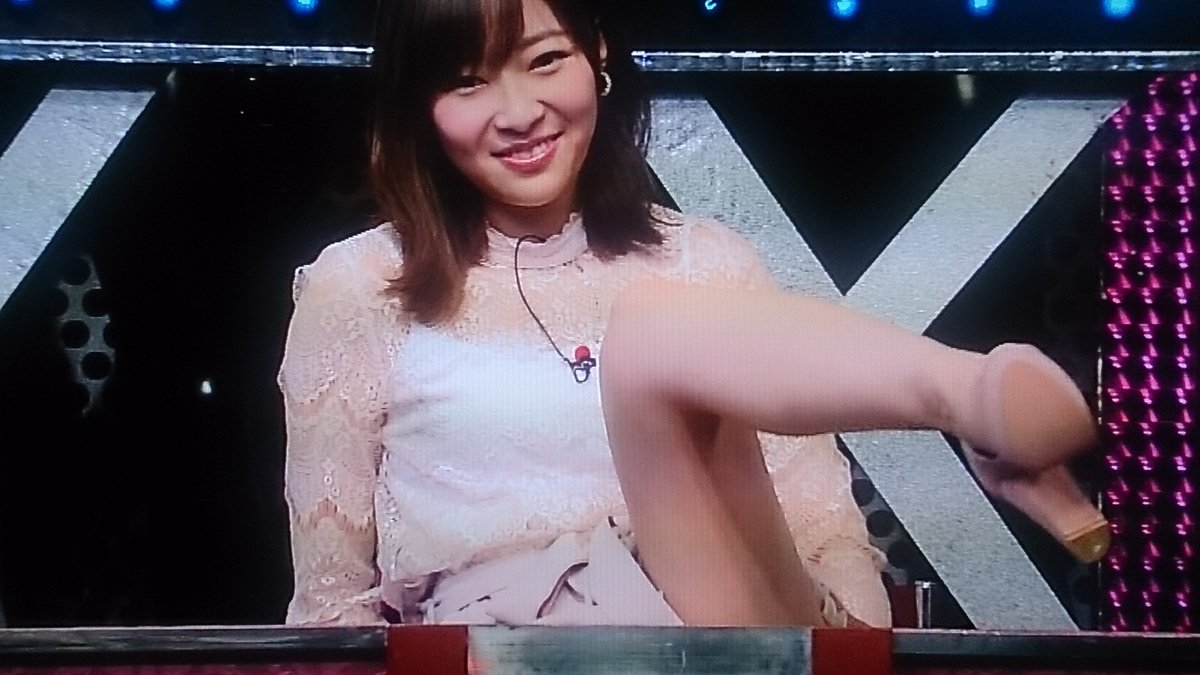 Siro 黒 猫 Sur Twitter さっしー 唯一誇れる自慢のおみ足躊躇なく 披露ww 確かに 美脚ではある 指原莉乃 脚美人