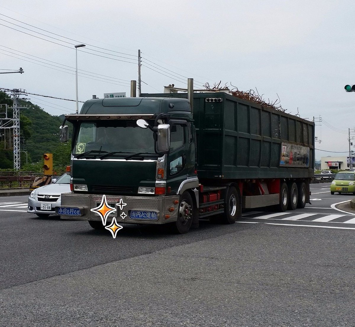 デコトラ大好き野郎 関西 Twitter પર デコトラ 仕事車画像集 関西の名車 円心運輸さん マフラーから出るバタバタv8サウンドに興奮していたことを今でも鮮明に覚えています