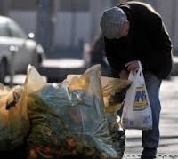 ClaudioDeglinn2's tweet photo. Ormai sono 15milioni i poveri in Italia(1 italiano su 3) Per gli immigrati (95% illegali)si spendono 4miliardi!Vergognoso!#MovimentOnesti https://t.co/6rqiLhC8V2