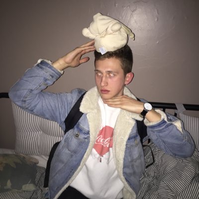 agatheherviou's tweet photo. #NouvellePhotoDeProfil https://t.co/bKCPThOrUx
