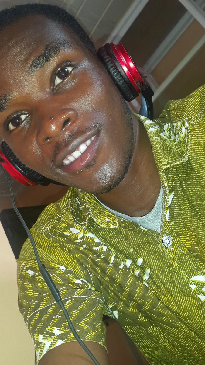 Kae_the_tailor's tweet photo. @InstaVoice #FlashThatSmile https://t.co/jhCjBReJCl
