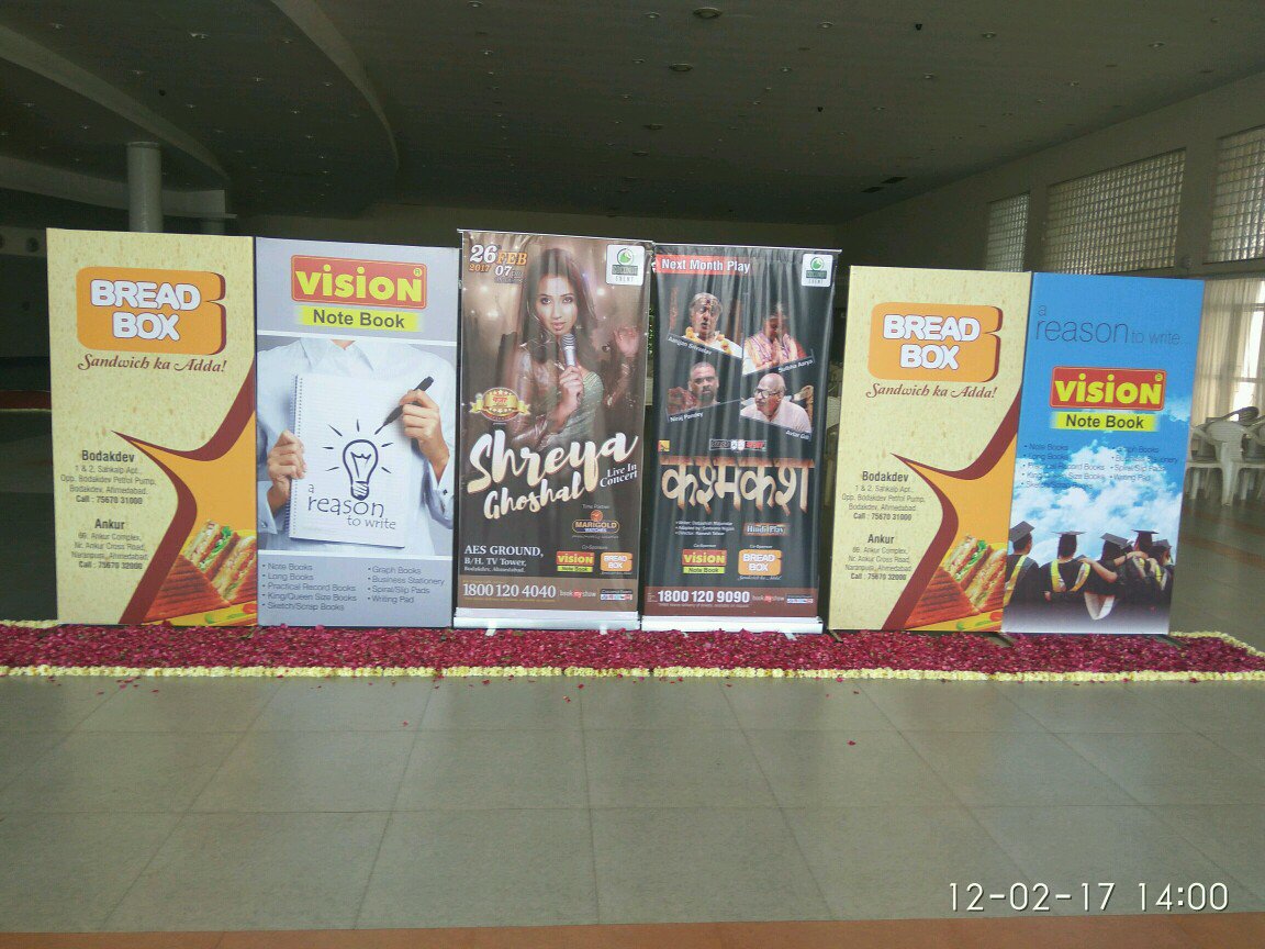 CoconutEvent's tweet image. #AadheAdhure setup, Ahmedabad get ready at 6pm. 
#CoconutEvents #lilleteDubey @mohan_agashe  @dubeyira #AnuschkaSawhney