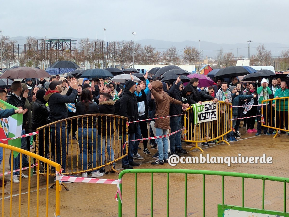 canblanquiverde's tweet photo. Comienza la #ProtestaPuerta0. #QueremosOtroCCF https://t.co/CntEifoM3e