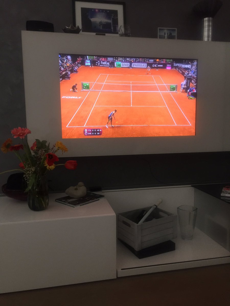 flavia_pennetta's tweet photo. Forza ragazze @Schiavone_Fra @SaraErrani 💪💪💪!! Alle piccoline del gruppo fatevi sentire oggi...gridateeeeeeee !!!👭👯👭👯 https://t.co/4kDKLuRwG8
