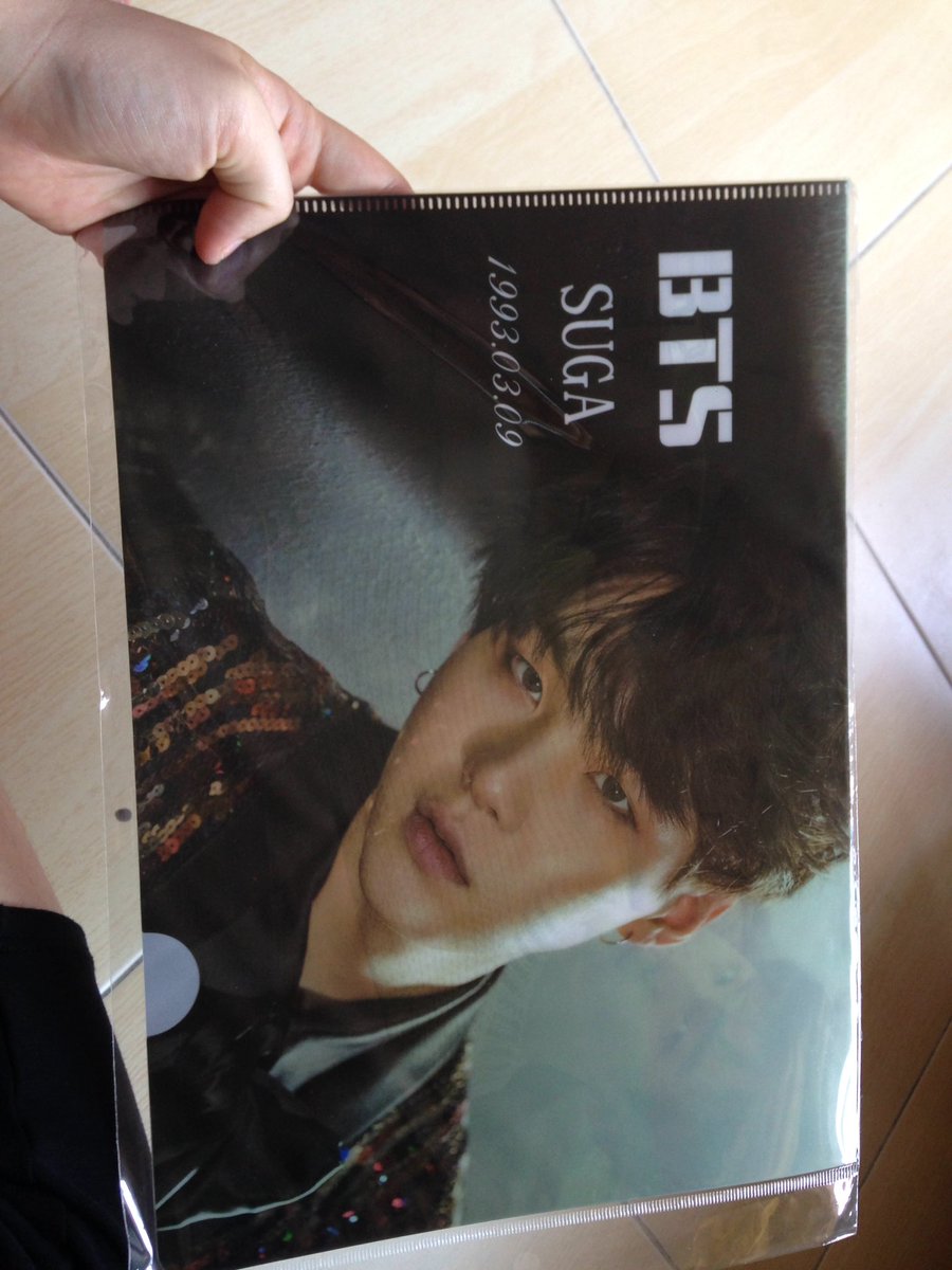 ถูกสุดๆ แฟ้มจองกุกมี2อันกับมินยุนกิ 1อัน ราคา 59บาทจ้าา ลทบ30/ems50 ของสวยงานดีมากก #ตลาดรถไฟบังทัน