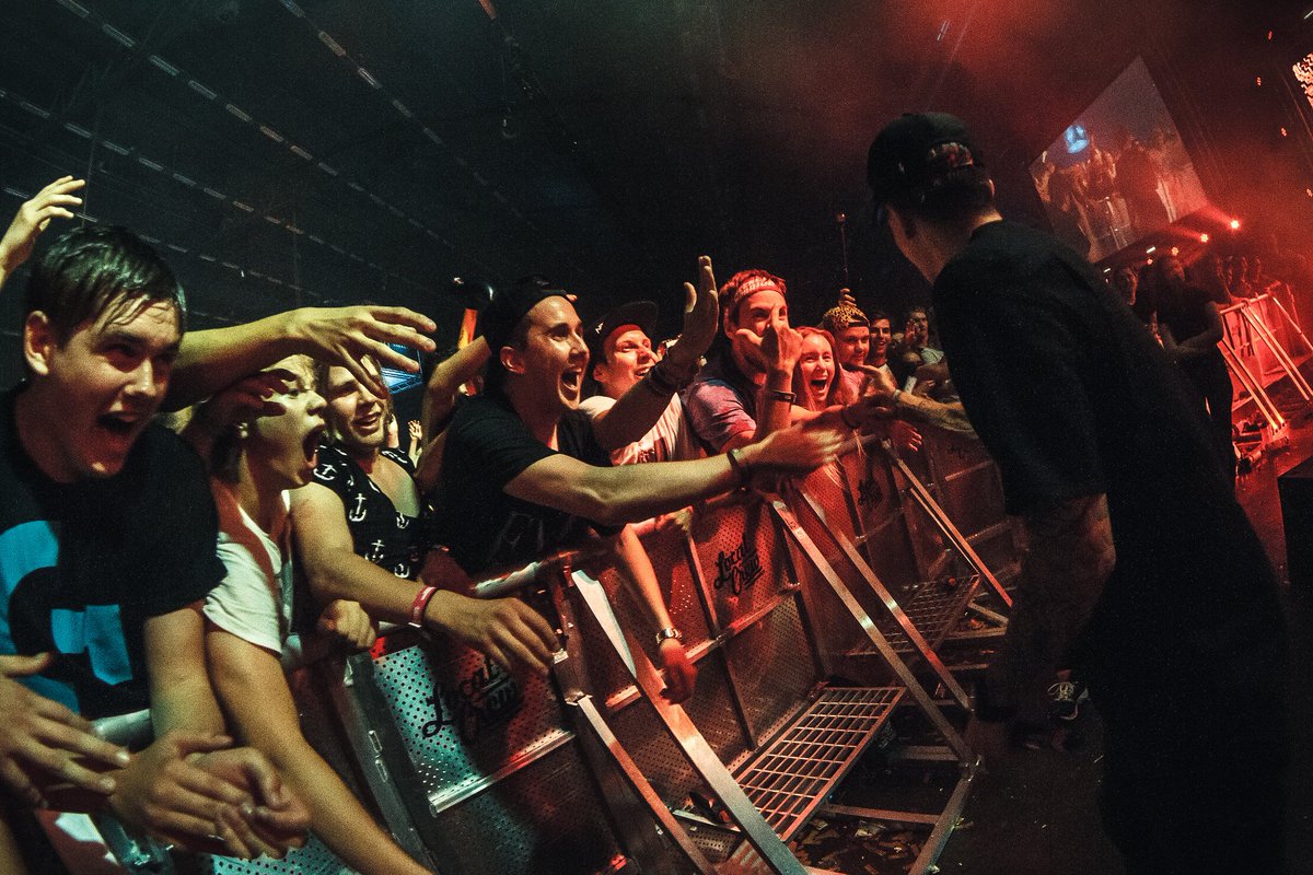 DreamHack's tweet photo. Anyone you recognize in the crowd? Tag yourself and friends in the comments and tell us what's your best memory from #DHS14 #DHS15 #DHS16! https://t.co/NHfOuPEQk9