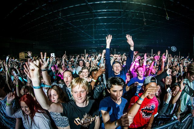 DreamHack's tweet photo. Anyone you recognize in the crowd? Tag yourself and friends in the comments and tell us what's your best memory from #DHS14 #DHS15 #DHS16! https://t.co/NHfOuPEQk9