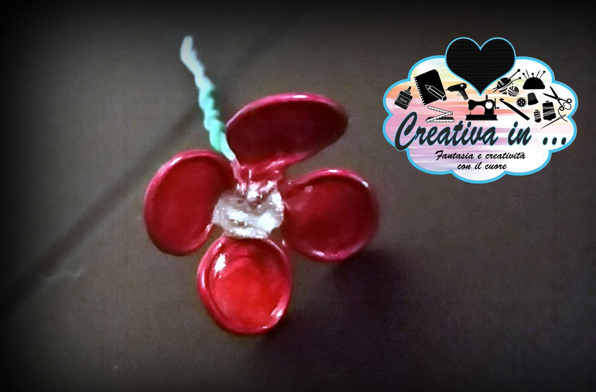 CreativaIn's tweet photo. #fiore #filometallico #smalto #flower #metalart #creativain https://t.co/52cseDkx4U https://t.co/hV78LIWPOn