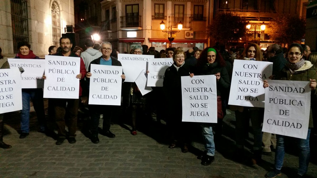 CPozoblanco's tweet photo. El jueves estuvimos junto a l@s trabajador@s del Hospital y Centros de Salud pidiendo el fin de los recortes y sanidad pública y de calidad https://t.co/EF1HsrVPt0