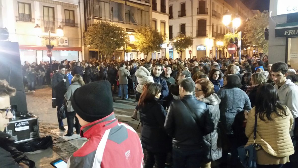 CPozoblanco's tweet photo. El jueves estuvimos junto a l@s trabajador@s del Hospital y Centros de Salud pidiendo el fin de los recortes y sanidad pública y de calidad https://t.co/EF1HsrVPt0