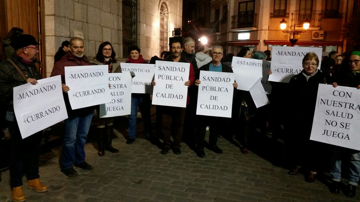 CPozoblanco's tweet photo. El jueves estuvimos junto a l@s trabajador@s del Hospital y Centros de Salud pidiendo el fin de los recortes y sanidad pública y de calidad https://t.co/EF1HsrVPt0