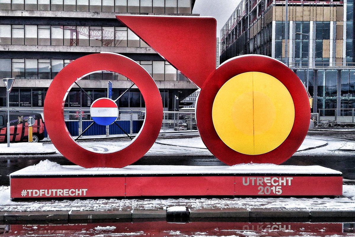 VeloViso's tweet photo. Utrecht 1a tappa Tour de France 2015: ce lo ricorda questa installazione all'ingresso Fiera Bike che ieri ha registrato 10mil visitatori. https://t.co/6rfg38W1cf