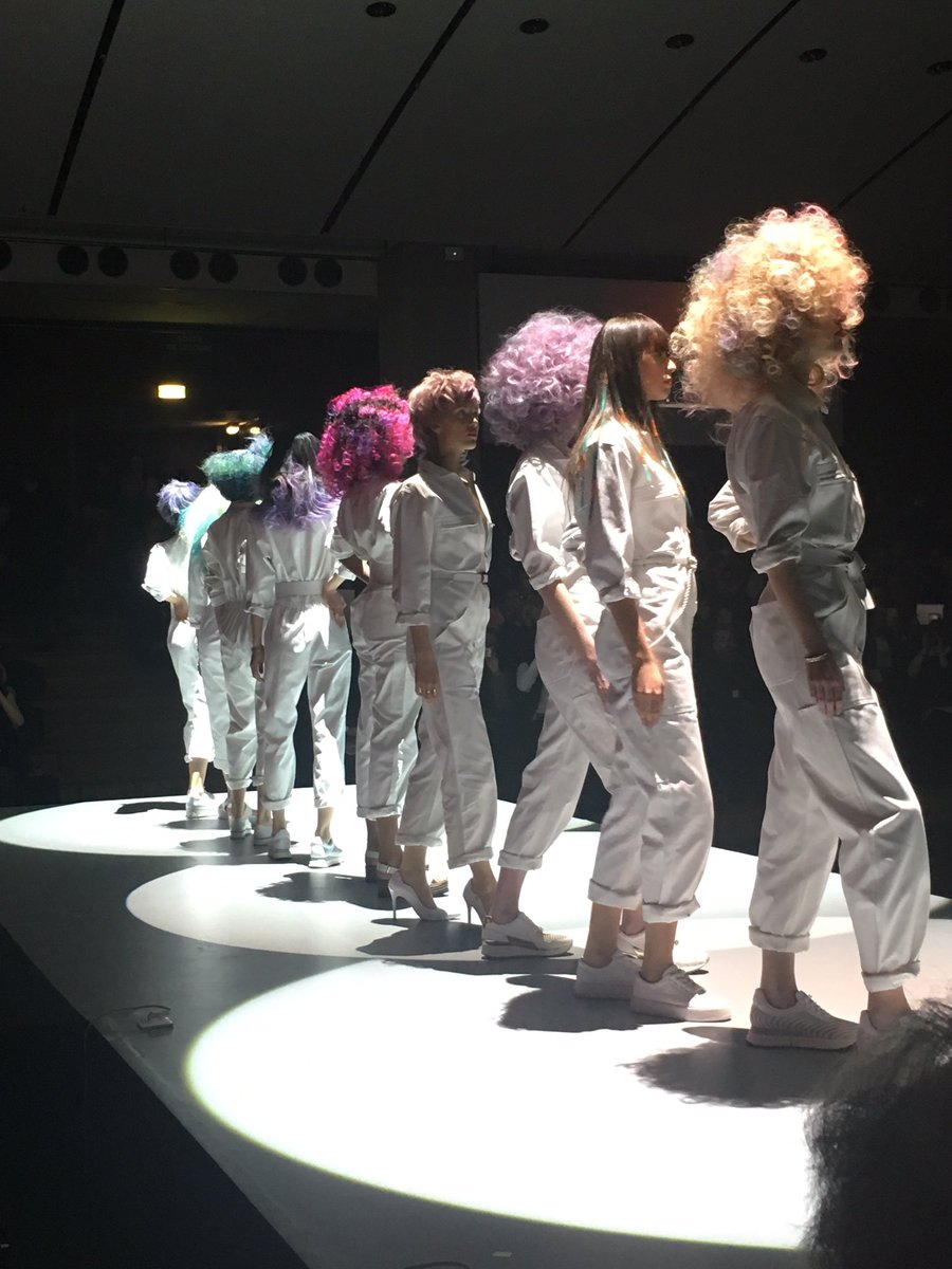 ParisCindarella's tweet photo. #color#pretty#international#L'Orealhairpro https://t.co/3wjy3UodRn