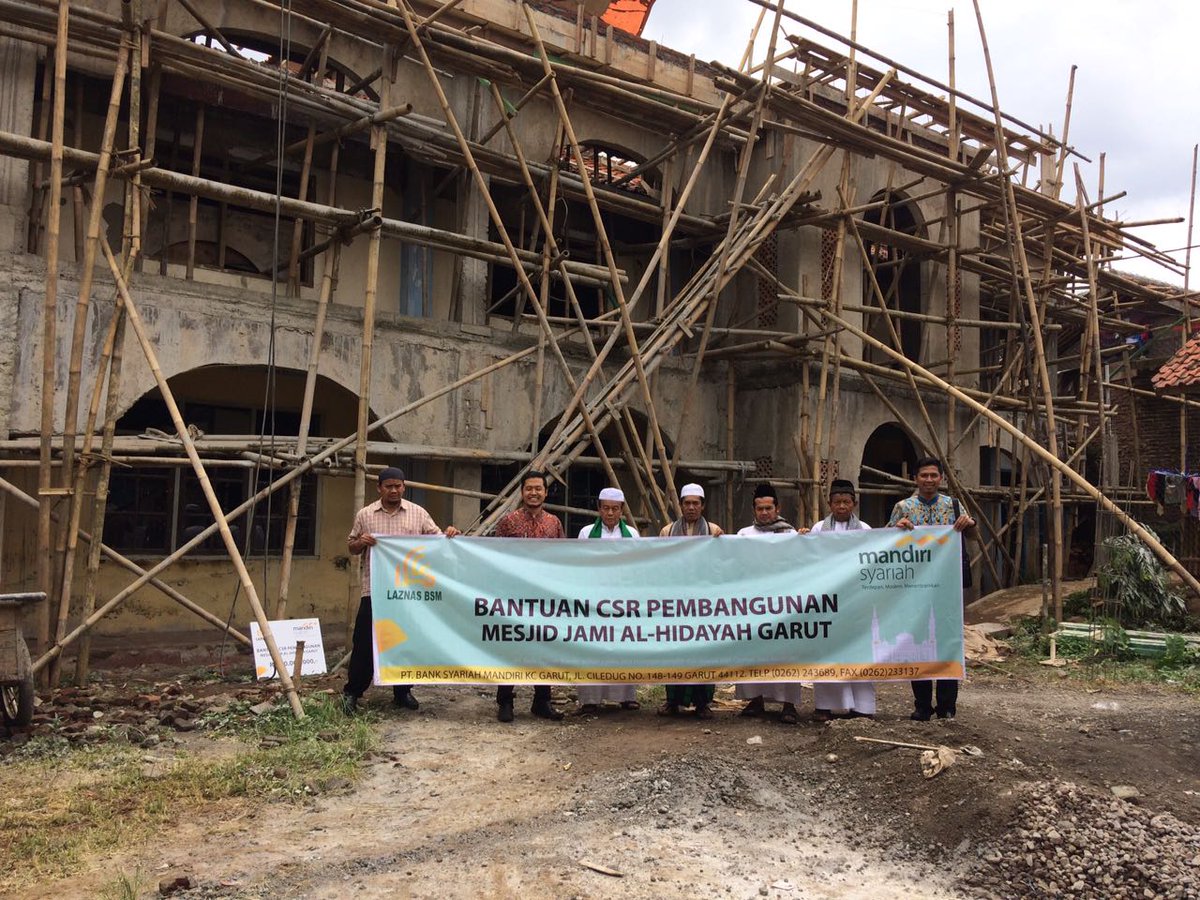BSIMaslahat's tweet photo. Bantuan Pembangunan Masjid Jami Al-Hidayah, Garut, Jawa Barat.
#BerbagiBerkah #BantuMasjid #Masjid #Berkah #IdolJrTOP5 https://t.co/5wuVjj74WT