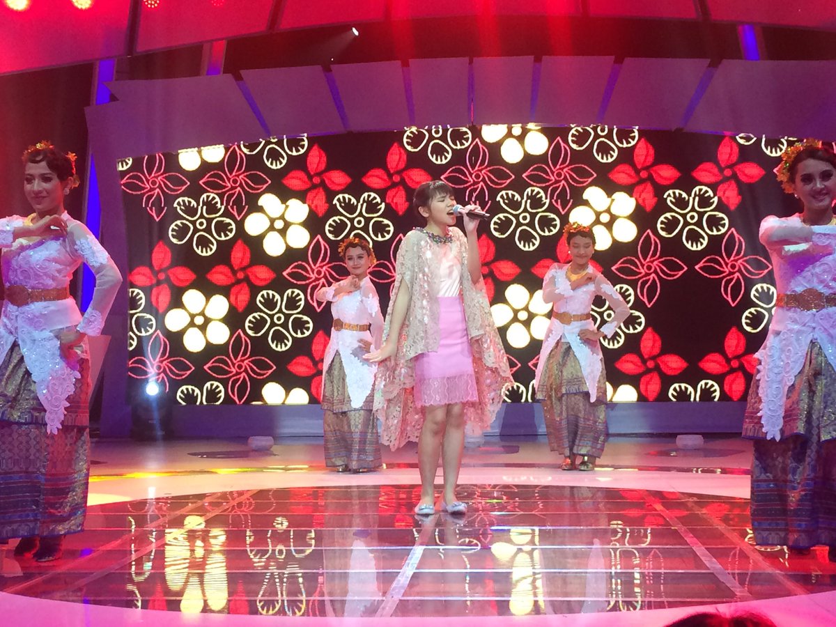 Official_MNCTV's tweet photo. @AlyciaIdolJr bawakan lagu melayu? Wow! Yuk merapat di #IdolJrTOP5 sekarang juga! https://t.co/FyjFVuxi5q