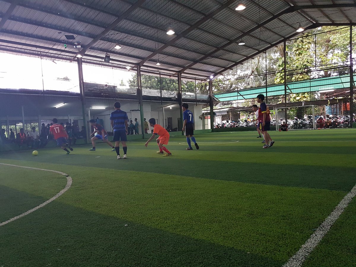 INDOBARCA_BGR's tweet photo. Suasana futsall @INDOBARCA_BGR , bareng teman-teman dari @SU_BGR π
π
#carikeringetbareng #ibcbgr #funfutsall https://t.co/z9vqqTvbqR
