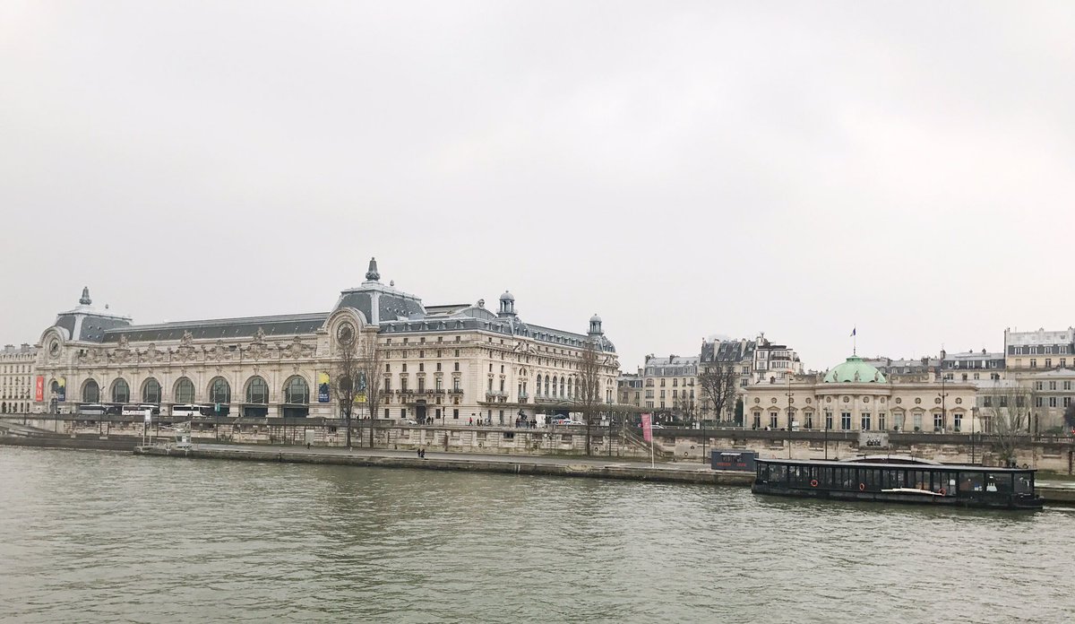HelloAshleyR's tweet photo. Peace out #Paris ✌🏿️ #wb40 @wow_air https://t.co/s54JSsjpHH