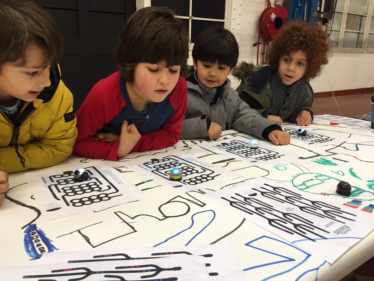 Carlitosi71's tweet photo. @ImaginationLdn yerterday's #labliverecode event was most enjoyable! Look at the children's faces having serious fun while racing @OZOBOT https://t.co/RY3yuqU3Sp