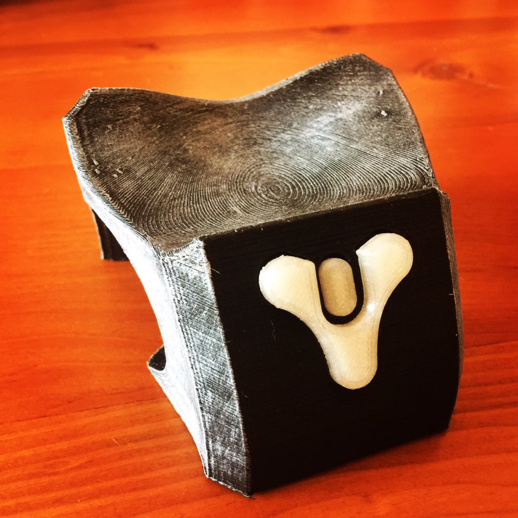 Inventreneur's tweet photo. Destiny #PS4Pro Controller stand (Glow in the dark logo) #Destiny #destinythegame #Playstation #evo #Rage 😁 https://t.co/SflSnZ6lOP