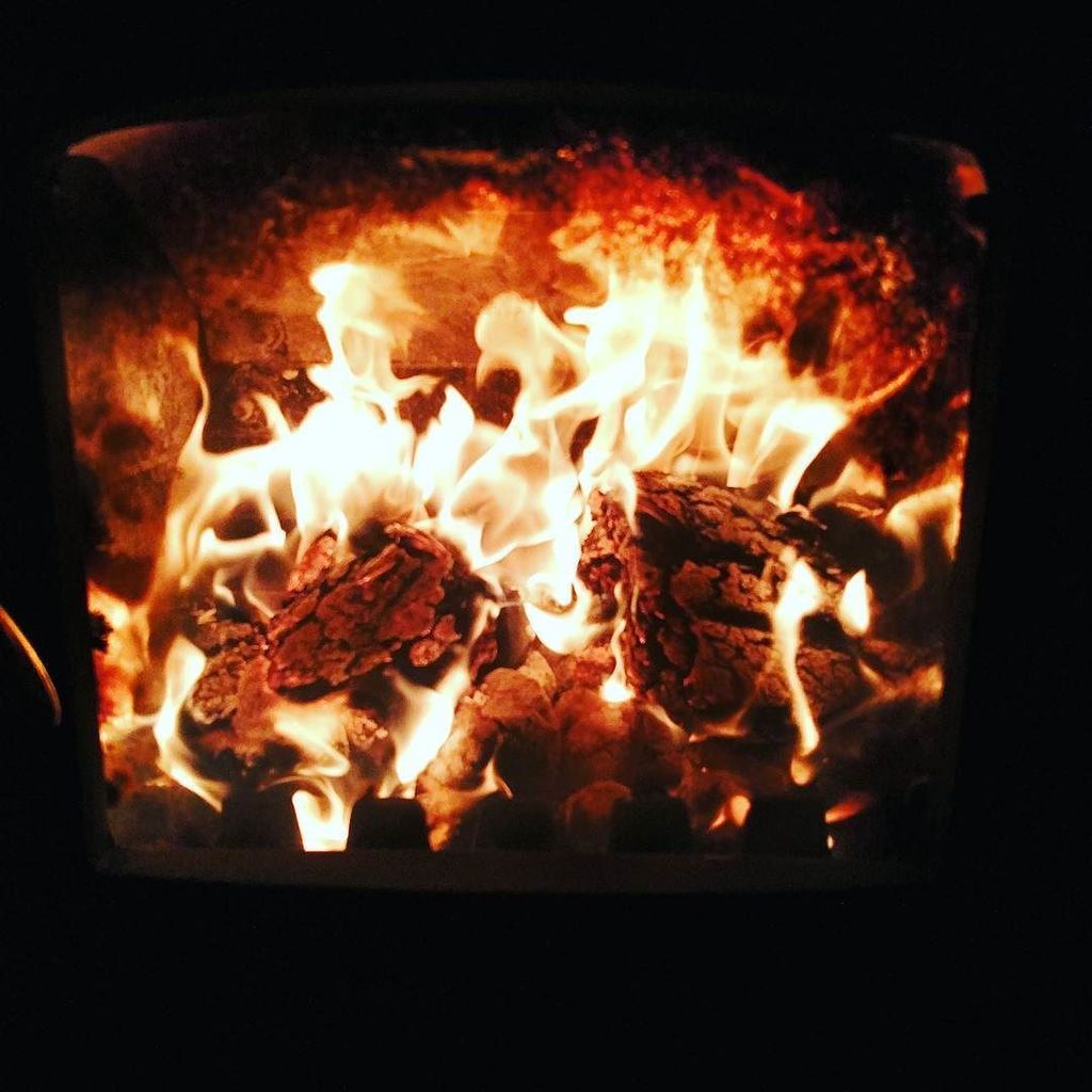 HelionaS's tweet photo. A cold winter's evening with friends in front of the fire. #woodfire #winter #cosy #firepl… https://t.co/6YLJU78u1z https://t.co/9KaTwlQdy3