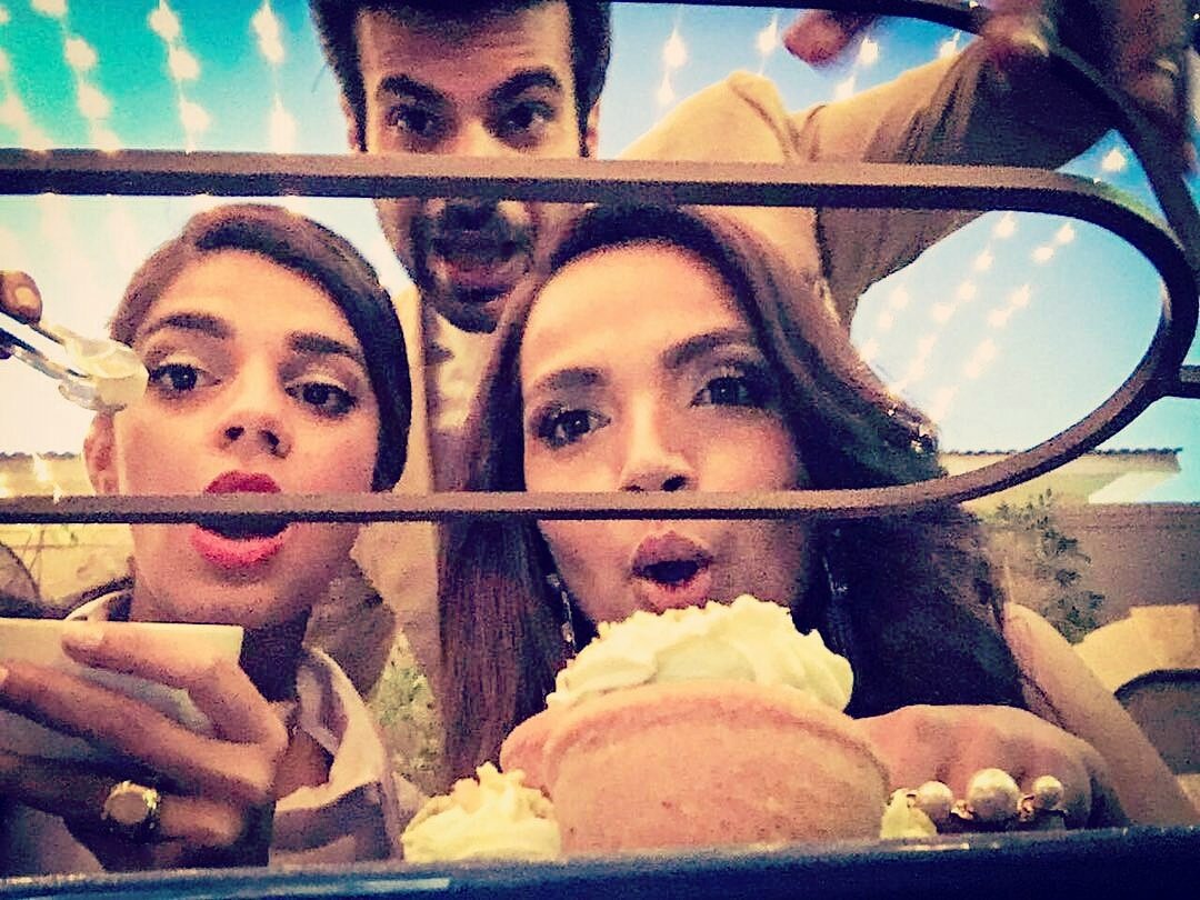 SanamSaeed_FP's tweet photo. #CurrentlyBaking #CakeTheFilm #SanamSaeed #AdnanMalik #AaminaSheikh https://t.co/7GehMhc8XL