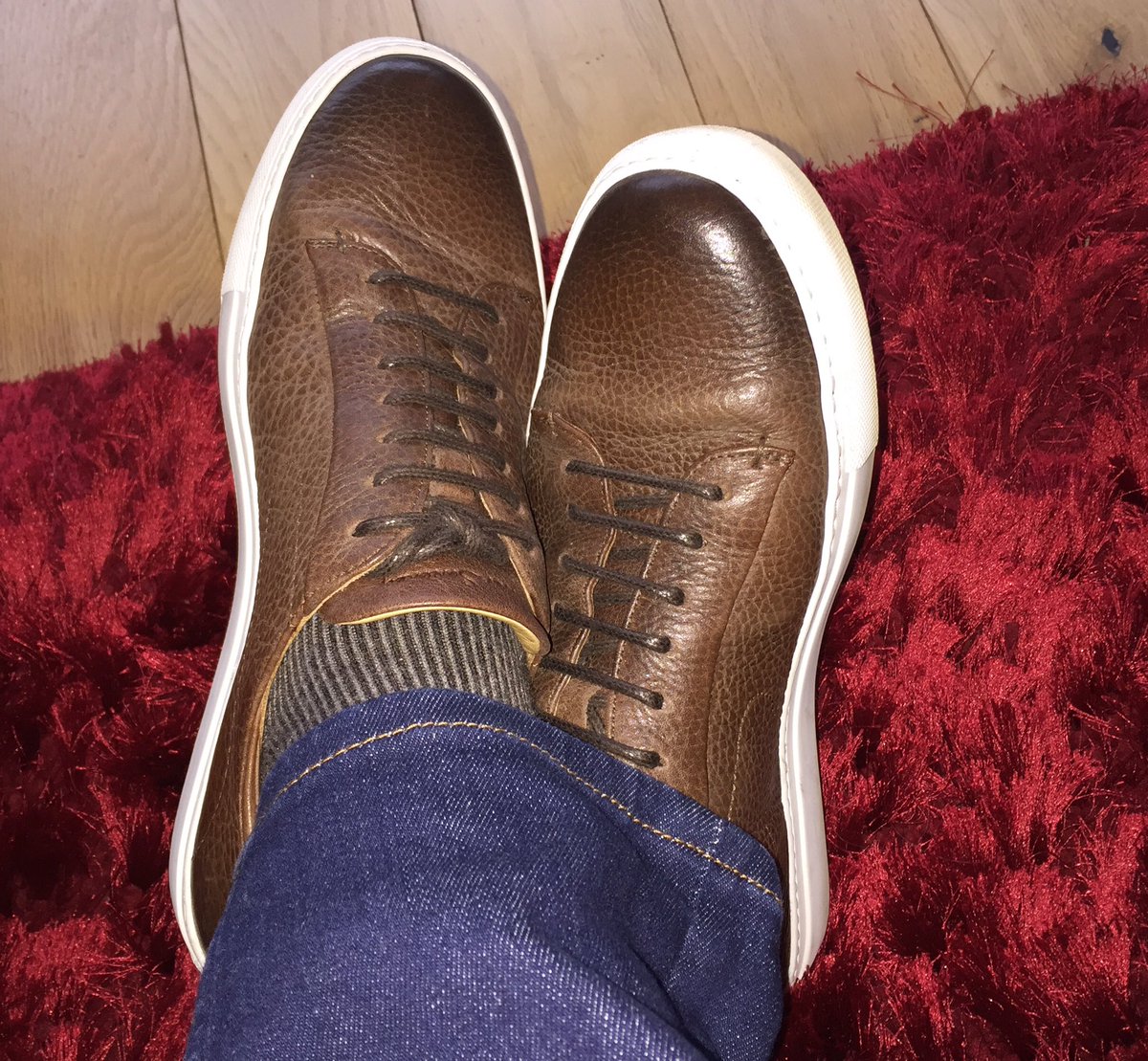 JeremyTetley's tweet photo. @OliverSweeney I've got my Osimo Sweeney trainers on today.......Sweeney Sunday👌#comfyashell https://t.co/ANvOaQt2Bl