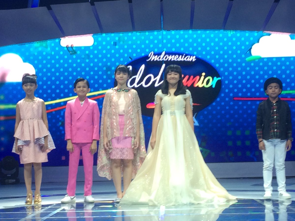 Official_MNCTV's tweet photo. The Result siap diumumkan! Siapakah yang akan tereliminasi sore ini? #IdolJrTop5 https://t.co/lBratHWkqo