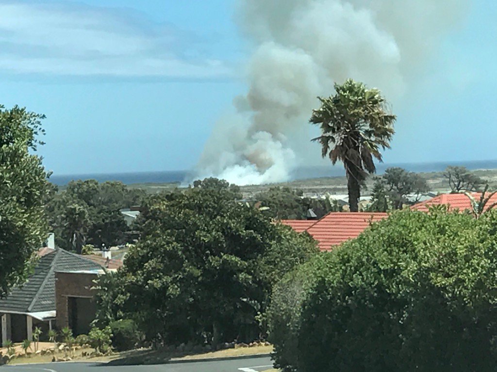 vwsfires's tweet photo. #wildfire in @noordhoek Wetlands. Crews from @TableMountainNP &amp; @cptfrs on scene at the moment. Wind is pushing fire towards the ocean. https://t.co/Ccgu8aZJkF