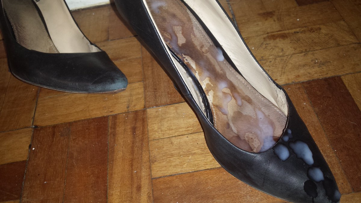 Highheels42's tweet photo. @lesdavison1 @CumTributeOnAll @shoefkr @delede66 @Highheels104 Putting the wife's well worn heels to good use... might sell them? https://t.co/nMgCtgHyKR