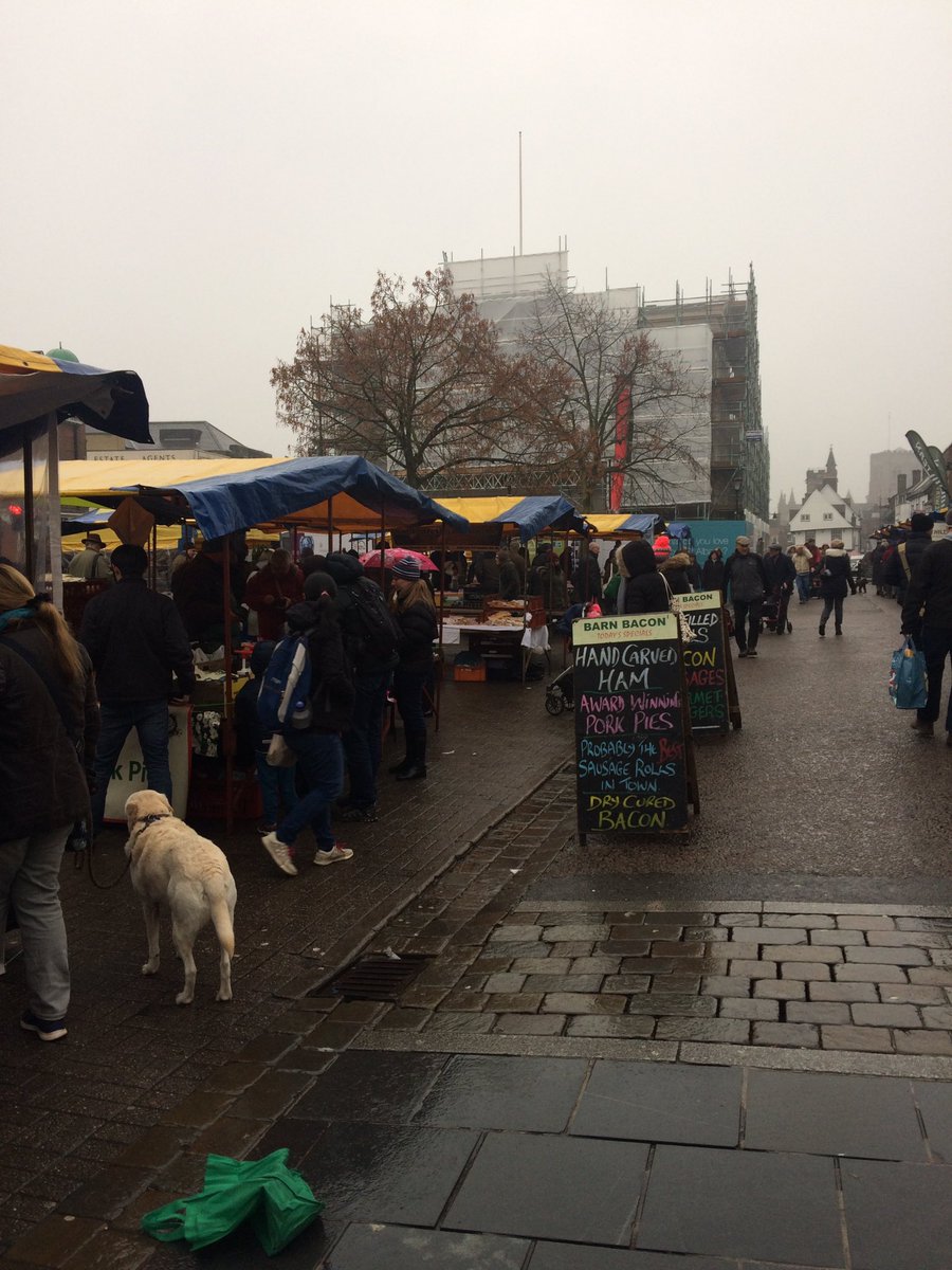 makeitstalbans's tweet photo. It might be a cold wet day but the @StAFarmMarket is out with yummy local produce, go treat yourself! #makeitstalbans https://t.co/UcGWQPkBPy