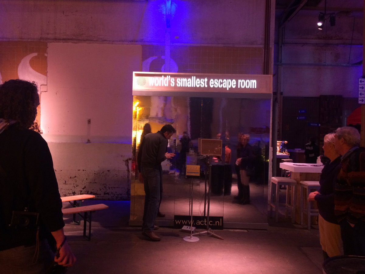 strtfstvl's tweet photo. We zijn begonnen.@DeFabrique tot 20 uur. #straattheater #strtfstvl #circusacts #acrobaten. Het is binnen gezellig! https://t.co/cwgp4EF1Kw