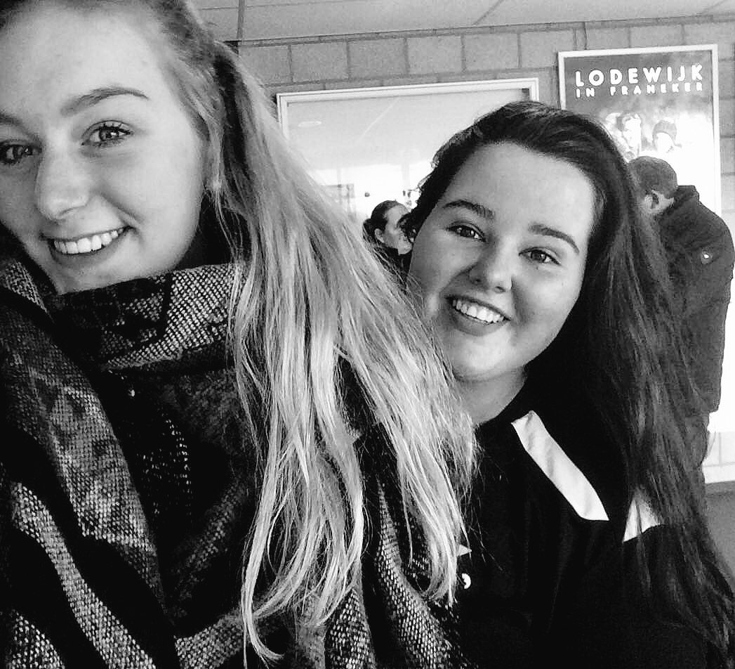welmoed5's tweet photo. @xlaurenkuipersx eindelijk hebben we elkaar weer gezien😍ben zo blij en dankbaar dat ik je heb leren kennen via @Enzoknol @everydee ❤ https://t.co/5wbHRuP61Y