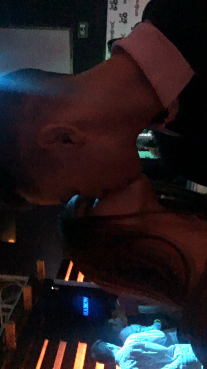 carolinacl03's tweet photo. #theonelight 🍻🤤💙 https://t.co/8gNyKOJm1n