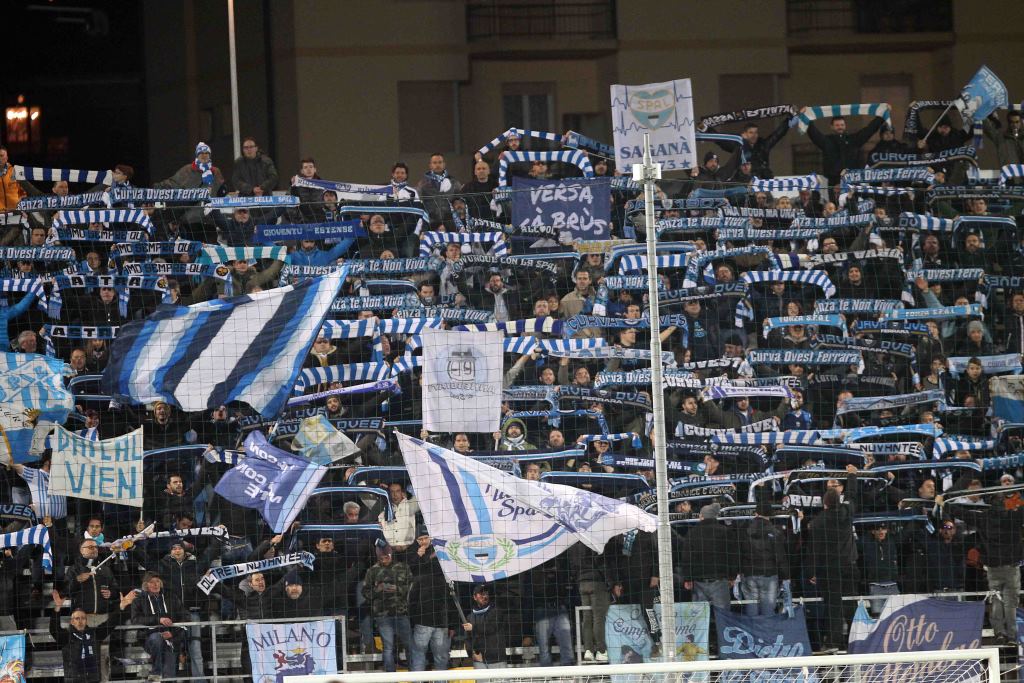 spalferrara's tweet photo. Il pubblico di @spalferrara durante #EntSpa - Un colore unico per un'unica passione biancazzurra
#ForzaSPAL #LegaB #CalcioVero https://t.co/vmgdpzJrgh