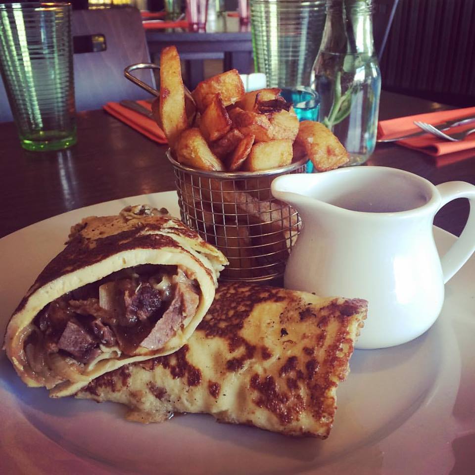 HunleyHotel's tweet image. Currently being served 😍Sunday Lunch Inspiration
Beef &amp;amp; Onion Yorkshire Pudding Wrap
#sundaylunch
#FoodFlock 
@sweettoothmarti @TwitterFood