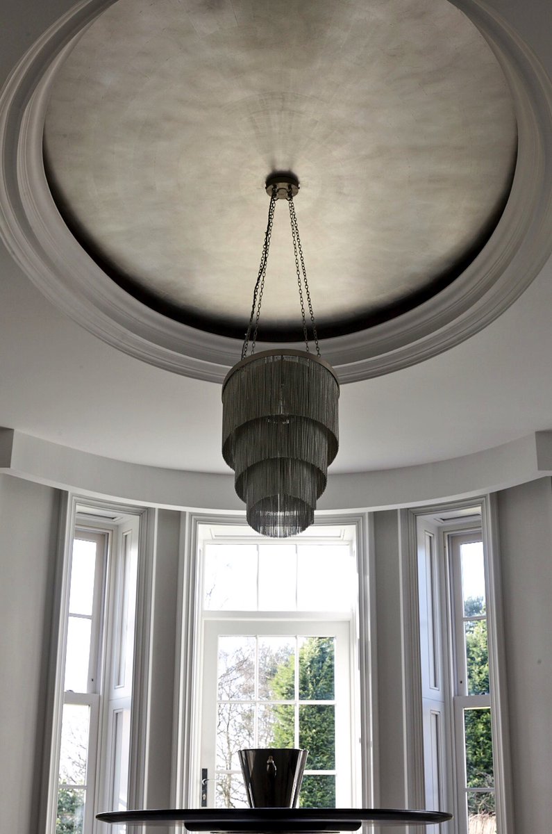 StuartFoxStudio's tweet image. Platinum tinted gilded ceiling by Stuart Fox Studio in this stunning Georgian mansion #Cheshire #silverleaf #gilded #luxury #finishes