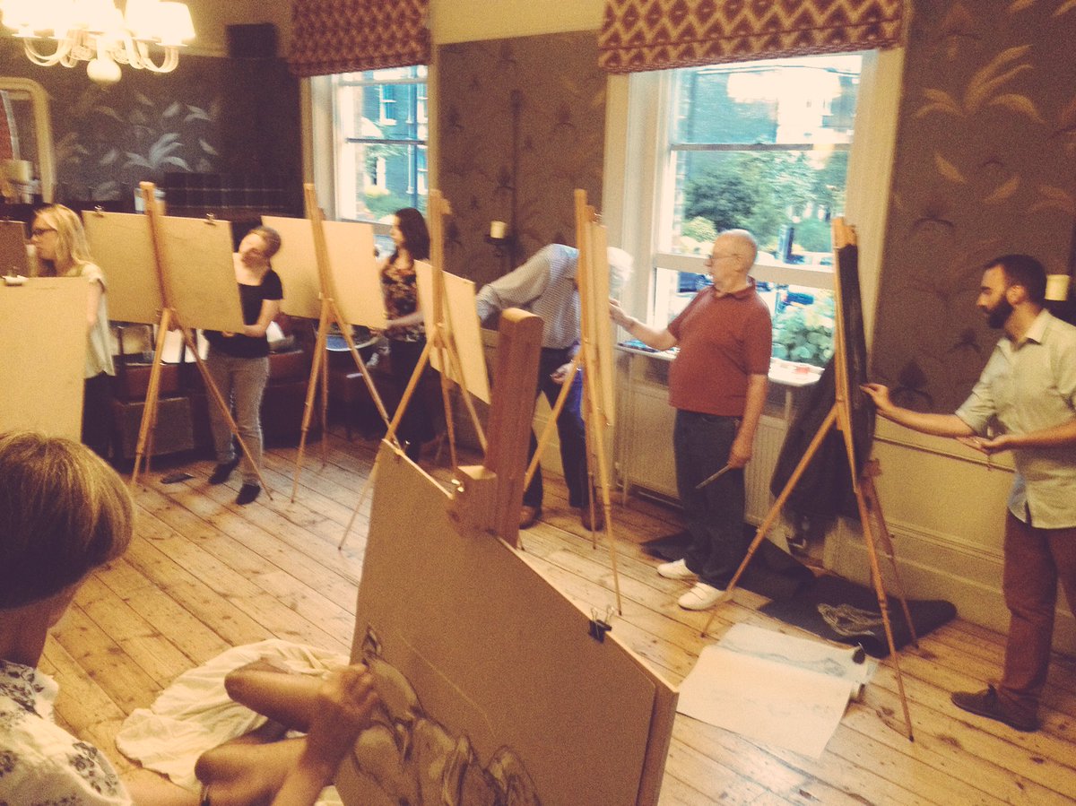 TheMerryNude's tweet photo. Have #creativedate this #valentines @BullWestfield or @TheKingsHeadN21 with life drawing in the pub! #valentinesideas #alternativedate 💋✍️🥂 https://t.co/C58yojHMDB