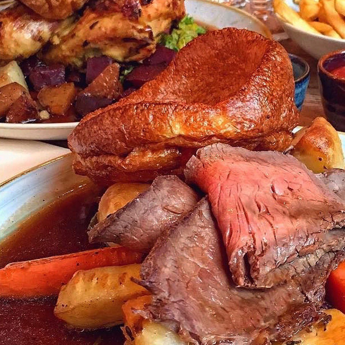 TheDukeW11's tweet photo. Roast Dinners &amp; Rugby what Sundays are made for! Scotland v France from 3pm. #fuelup #letsruck #rugbysunday #communityontap https://t.co/dAQBXbFyot