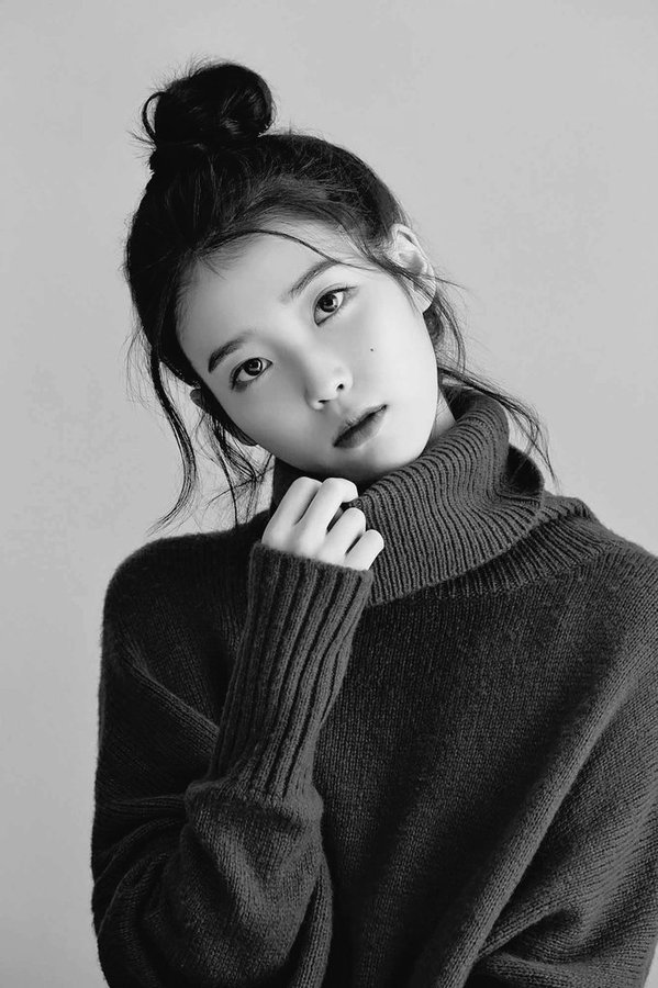 AMELIORATlON's tweet photo. IU or Lee Jieun, was born in 1993. Debuted as a Soloist under LOENT and now she's also a song writer, lyricist, and producer.- @lilac199iu https://t.co/XtaWjMAv8o