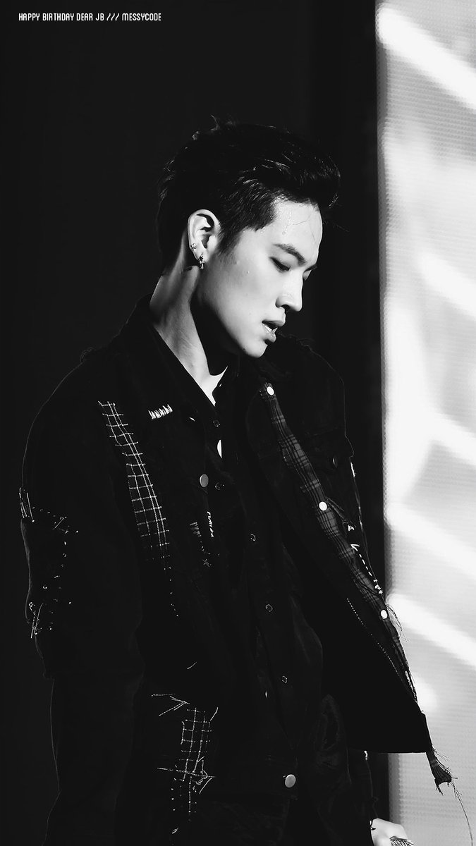 DEFSOULJBID's tweet photo. #JBTheLeader
Get lost in throne of passion on stage 💙💙
🌟 MessyCode🌟
#JB #제이비 #재범 #갓세븐 #GOT7 #Jaebum https://t.co/2q6RDRWqpa