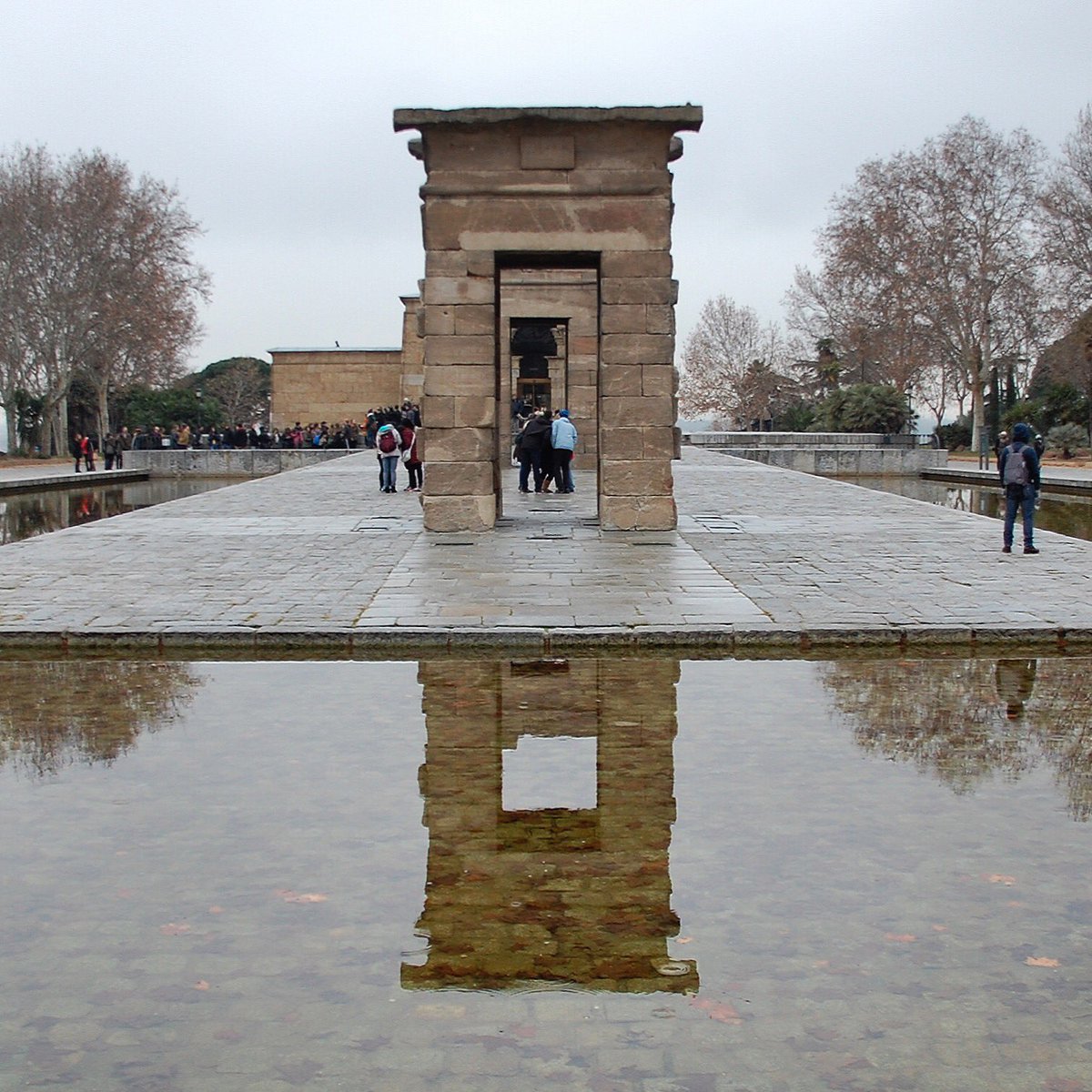 Día de perros por El Templo de Debod ☔️☔️☔️, #madrid #compartetufotodeldia #LlueveEnMadrid