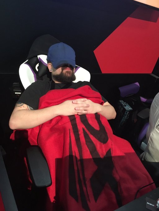DXRacer_ES's tweet photo. ¿La depresión del lunes te ha dejado hundido? ¡Pues levanta los pies y únete a #NapFam! ¿Quien necesita #MondayMotivation de todos modos? https://t.co/8oMxpGbw1S