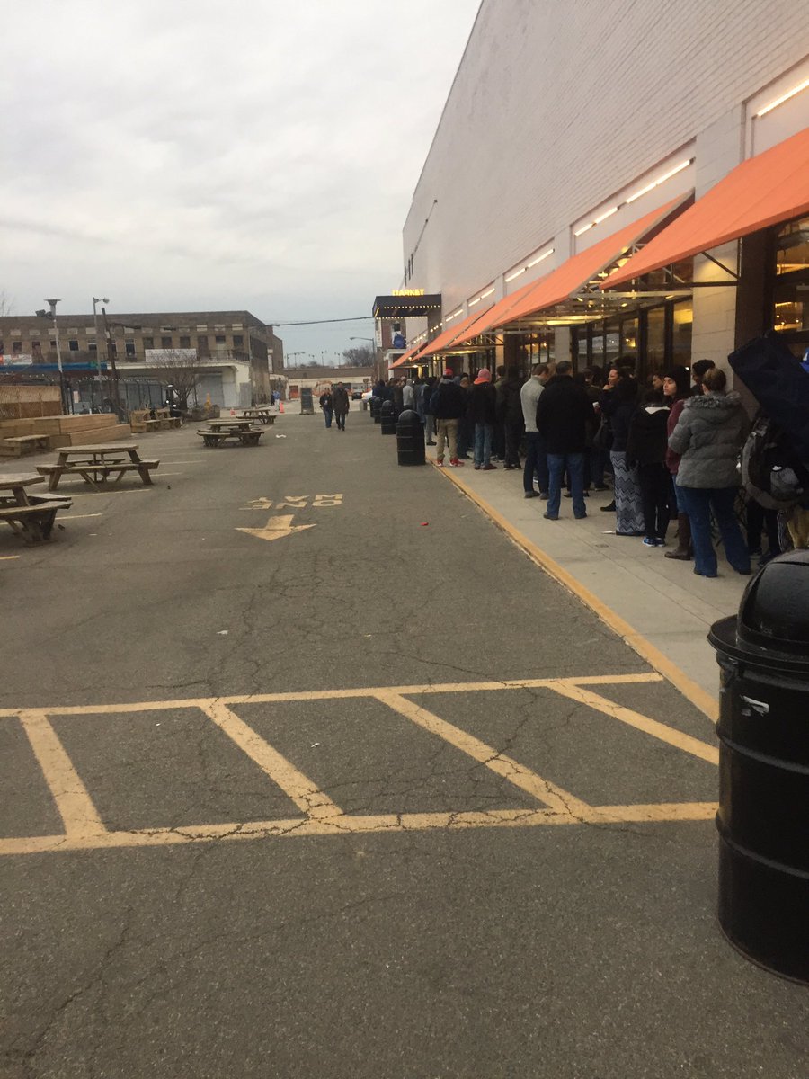 SwitchDen's tweet photo. In D.C. at the #Switch event. Good size line, with everyone excited to see @NintendoAmerica new console #switch https://t.co/WaVOqenasu