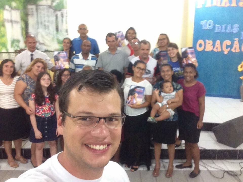 oberdanvrocha's tweet photo. De manhã ou à noite, não importa a hora. O que importa é estarmos unidos em oração. #10DiasdeOracao #DistritoJatiuca https://t.co/6bIuW0n3ko