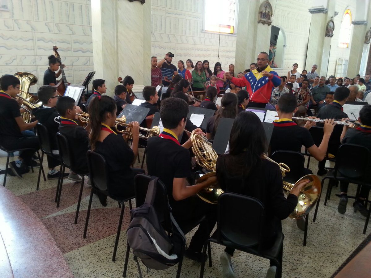 SChiguara's tweet photo. Dia de la Juventud y 42º Aniv. Sistema de Orq. y Coros Juv. e Inf. de Venezuela https://t.co/fJQpKinL6I
