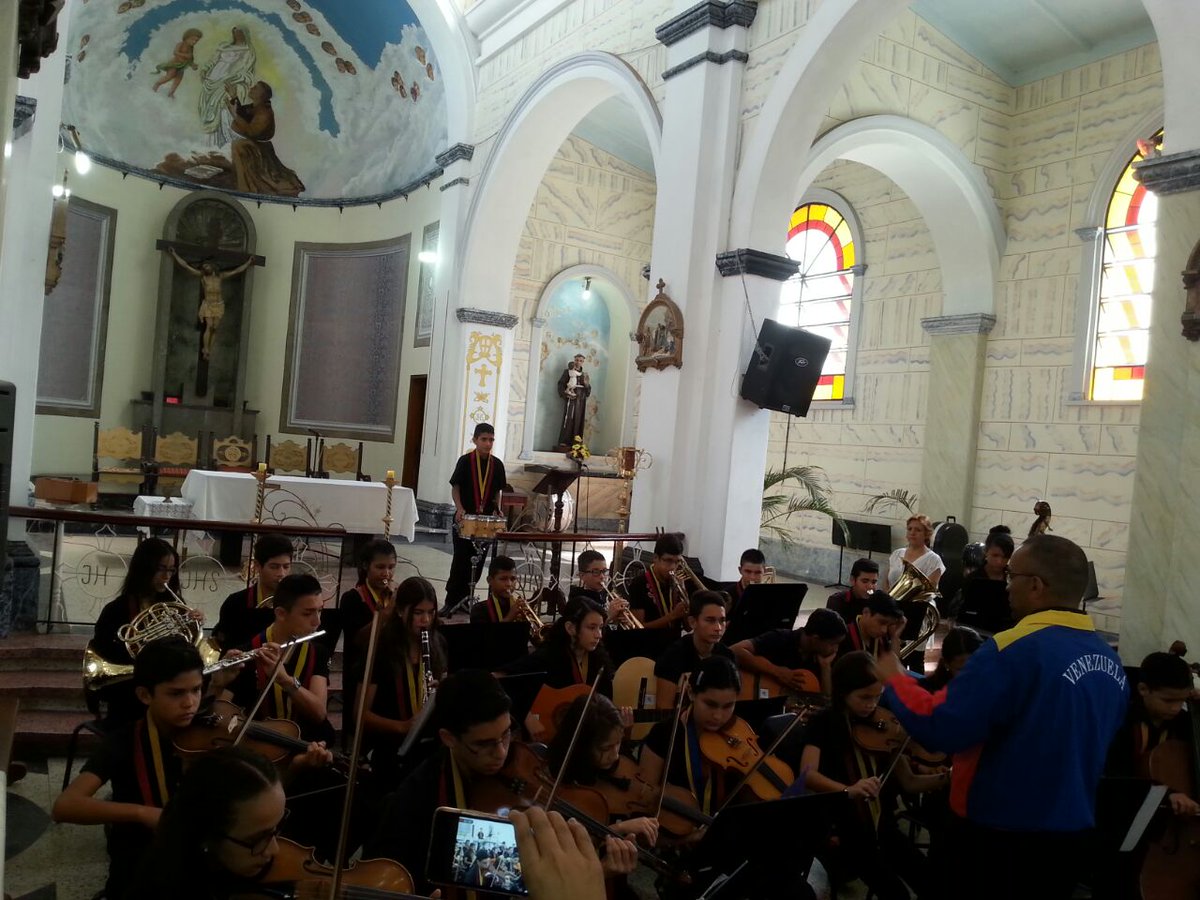 SChiguara's tweet photo. Dia de la Juventud y 42º Aniv. Sistema de Orq. y Coros Juv. e Inf. de Venezuela https://t.co/fJQpKinL6I