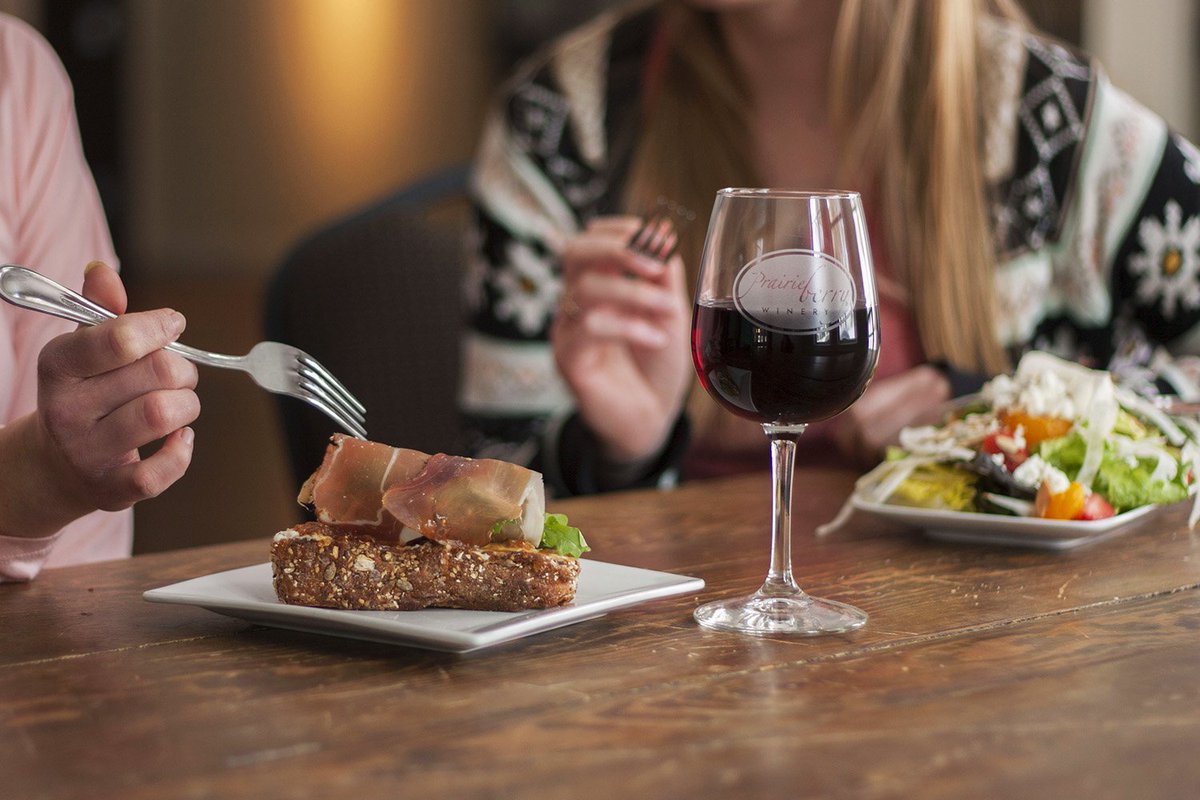 PrairieBerry's tweet image. Want to grab lunch today? #lunchdate #footballisover #blackhills