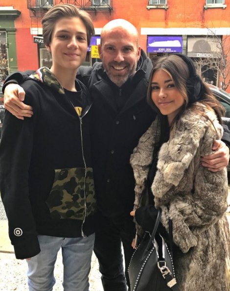 MadisonBeerPOL's tweet photo. robertnbeer na IG: "Nothing Better @madisonbeer @ryderbeer #nyc #family #together" https://t.co/zLxRjVaawN