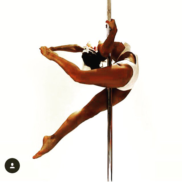 InfoBodies's tweet photo. One of my favourite bendy moves ❤️❤️❤️ Can t wait for our next pole shoot 😌 #staystrong @efectivnutri #poleart #polelife #polefitness https://t.co/P6VuumVjut