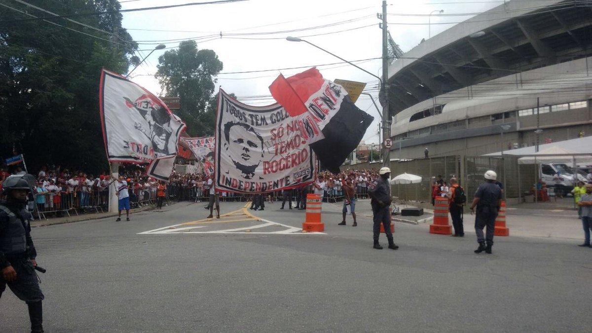 T_Independente's tweet photo. PRATTO boa sorte na sua chegada 
Quer festa? Quer bandeira? 
Vire ídolo 
Hoje a festa é sua MITO 
Goleiro artilheiro Treinador https://t.co/5uIhIgCMoD